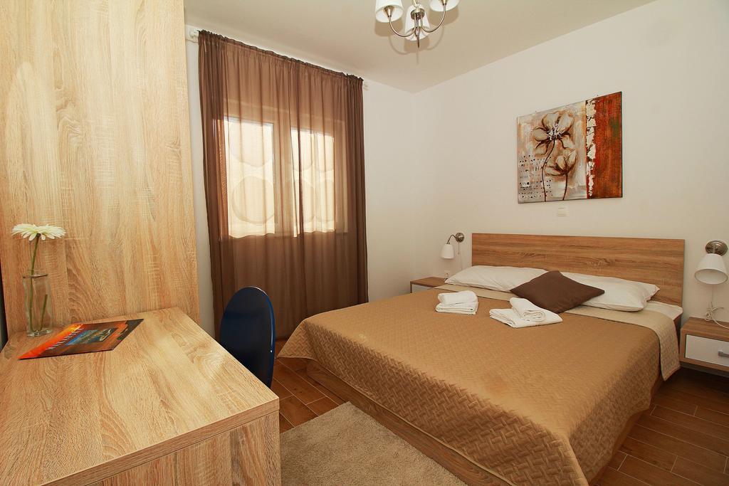Apartments Obitelj Vuletic Makarska Zimmer foto