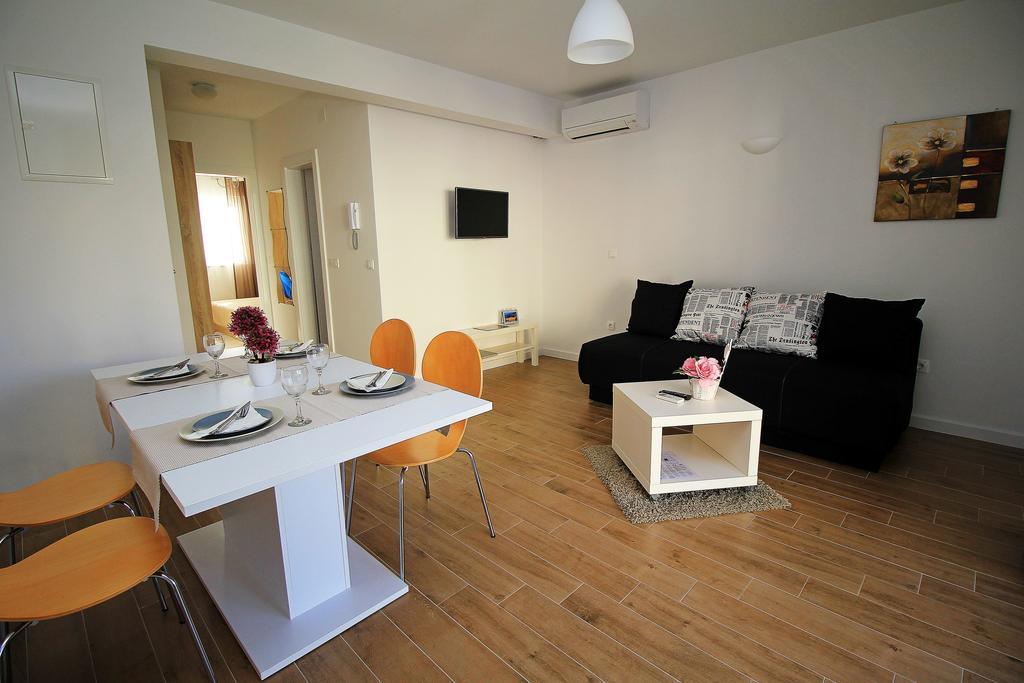 Apartments Obitelj Vuletic Makarska Zimmer foto