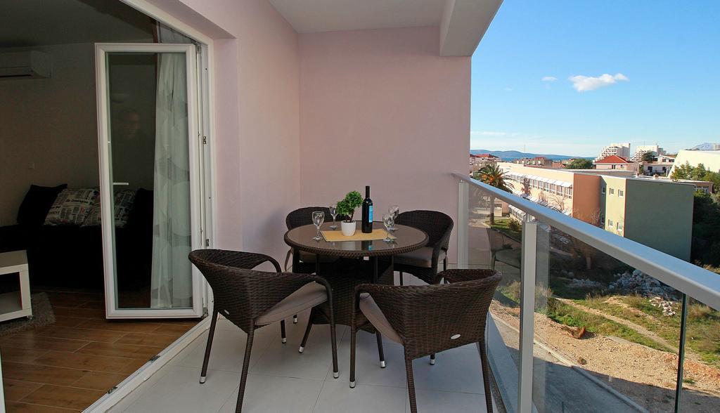 Apartments Obitelj Vuletic Makarska Zimmer foto